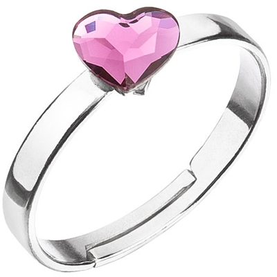 Stříbrný prstýnek s růžovým srdcem je krásný dárek k Valentýnu...